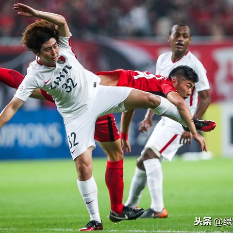 (绿茵之最强前锋)绿茵之最强后腰：掌控全场，稳固中场大局