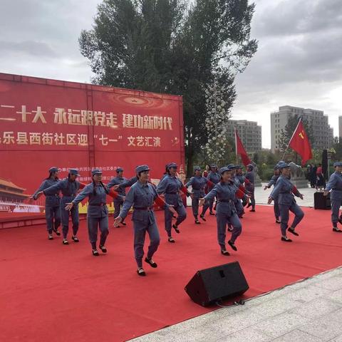 (朝霞晨露)朝霞映照,乘坐晨曦列车免费畅游风景。